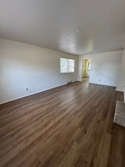 Building Photo - 5641 S 104th St