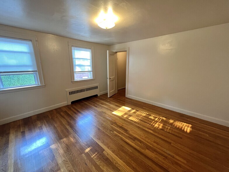 Building Photo - 75 Fuller St