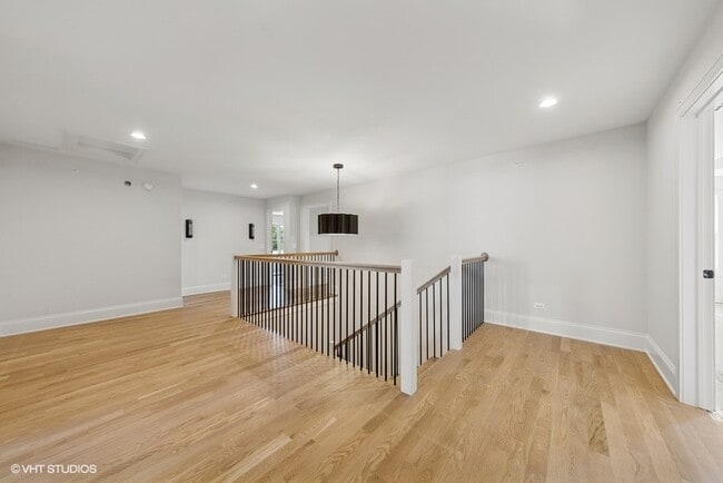 Building Photo - 1118 Pin Oak Dr