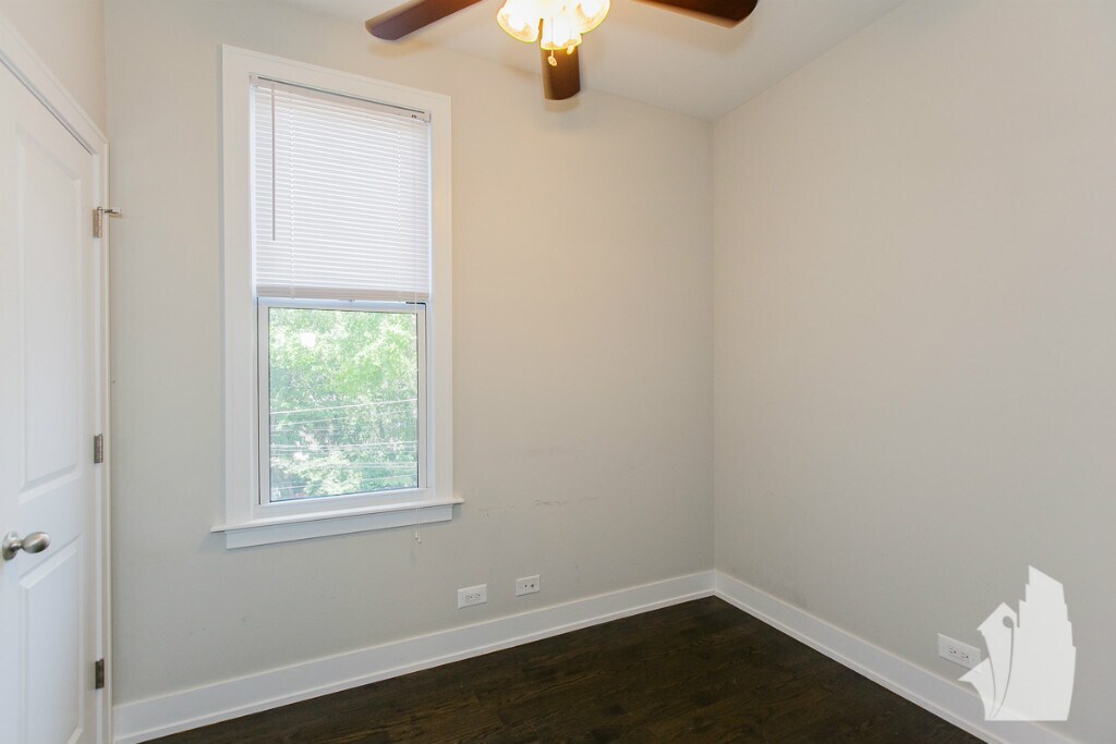 Building Photo - 3309 N Southport Ave