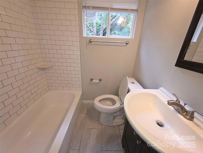 Building Photo - 3136 Creighton Dr