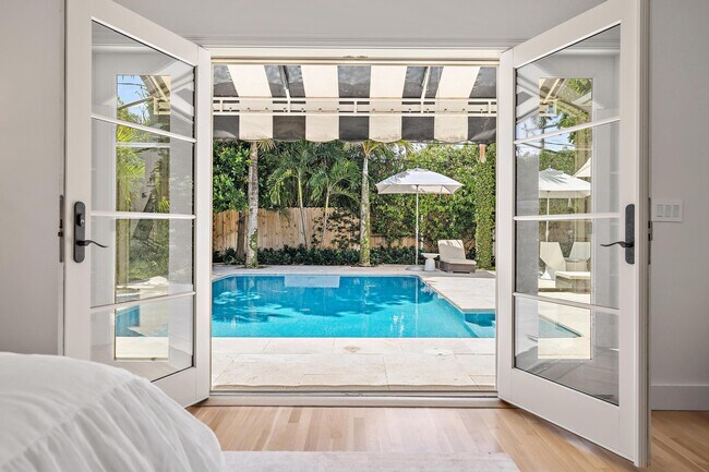 Building Photo - 306 Cordova Rd