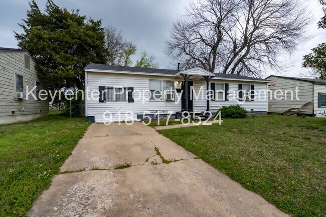 Building Photo - 1553 E 53rd St N