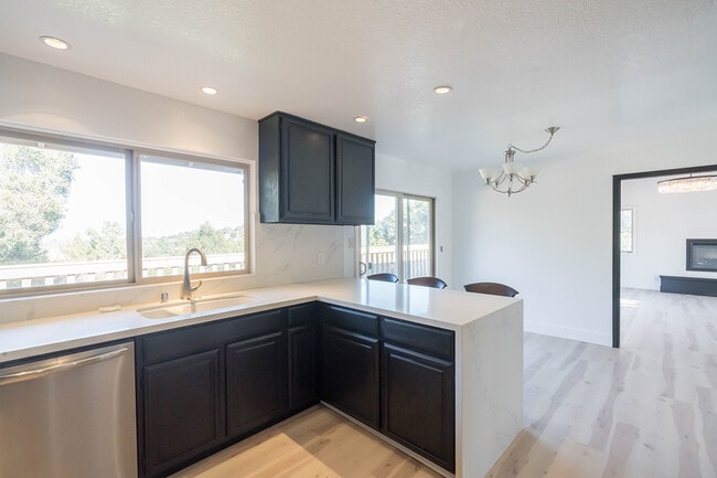 Building Photo - 13140 Delson Ct