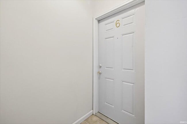 Building Photo - 2 bed, 2 bath Downtown Bloomington