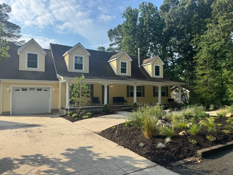 Building Photo - 2094 Fieldcrest Dr