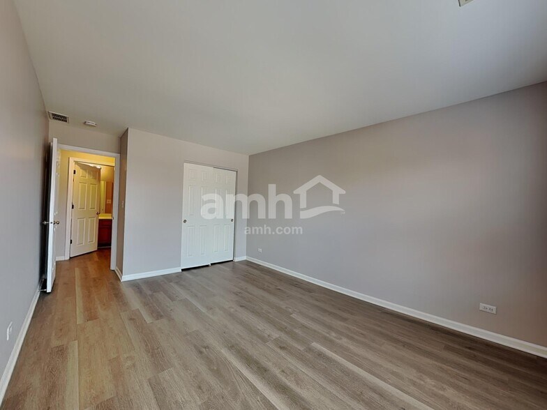 Building Photo - 2990 Waters Edge Cir