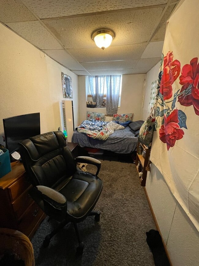 Building Photo - 2 Bedroom Apartment – Walk to UW-La Crosse...