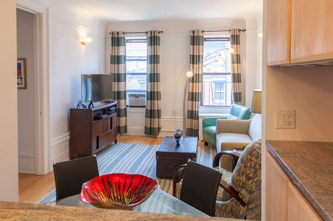 Building Photo - 127 W 82 St