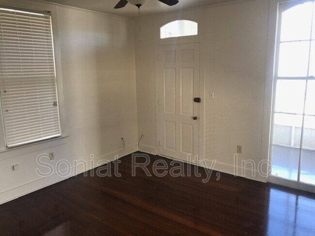 Building Photo - 112 N Bernadotte St
