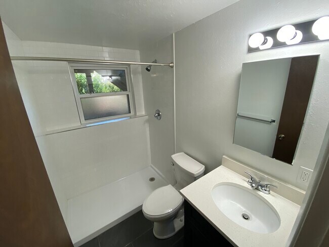 Building Photo - 1475 Chambers Dr