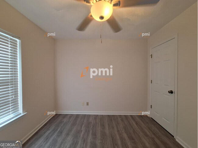 Building Photo - 2055 Pine Cone Dr SW