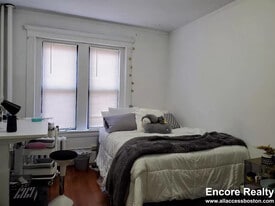 Building Photo - 452 Park Dr