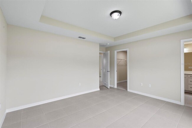 Building Photo - 11 Buffalo Grove Dr