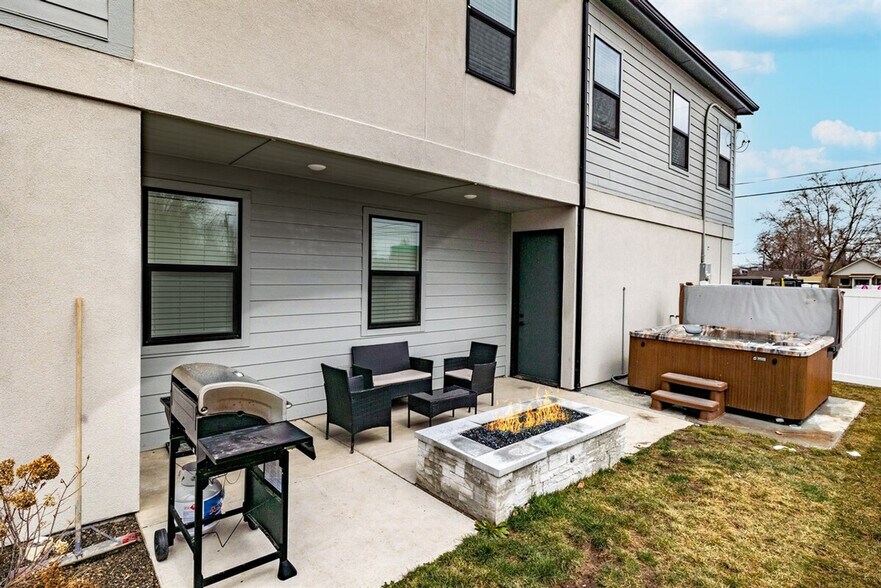 Building Photo - 1530 S Denver Ave