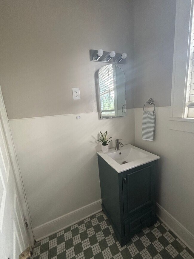 Building Photo - Cute 1 bedroom apartment!