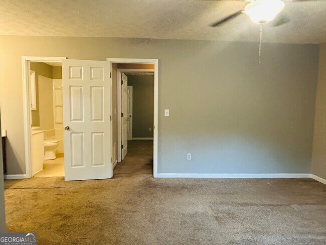Building Photo - 207 Hillcrest Dr