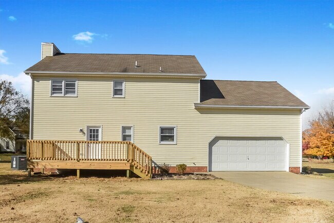 Building Photo - 2303 Riverstone Dr