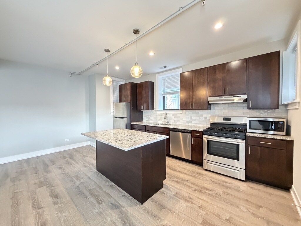 Building Photo - 913 Maple