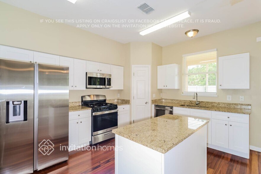 Building Photo - 4496 Four Lakes Dr
