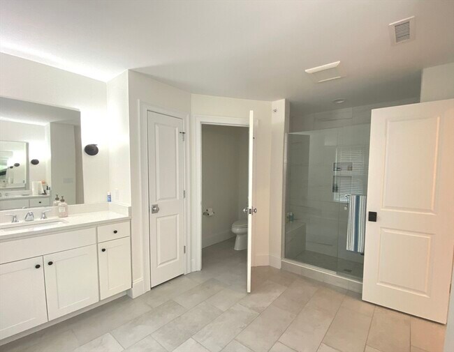 Building Photo - 23 Lily Pond Ln