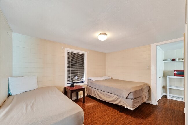 Building Photo - 1012 12th St