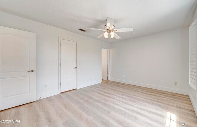 Building Photo - 307 Fan Palm Pl