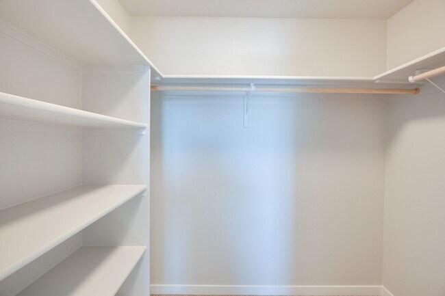 Building Photo - Gorgeous Townhome available!