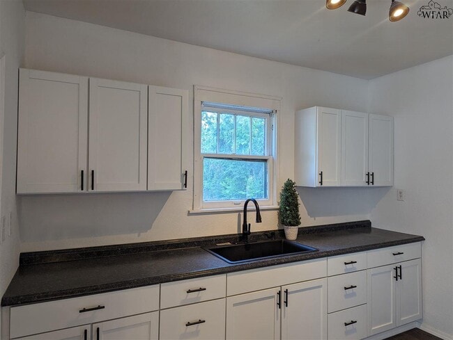 Building Photo - 1805 Tilden St