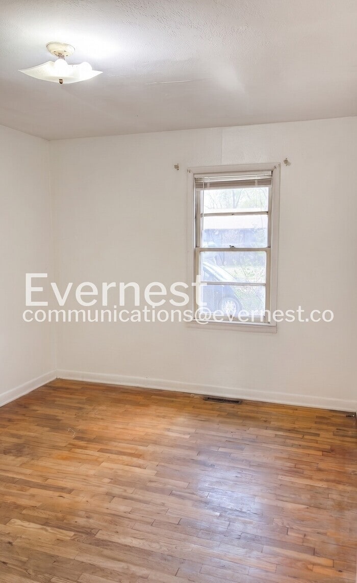 Building Photo - 231 N Roosevelt Ave