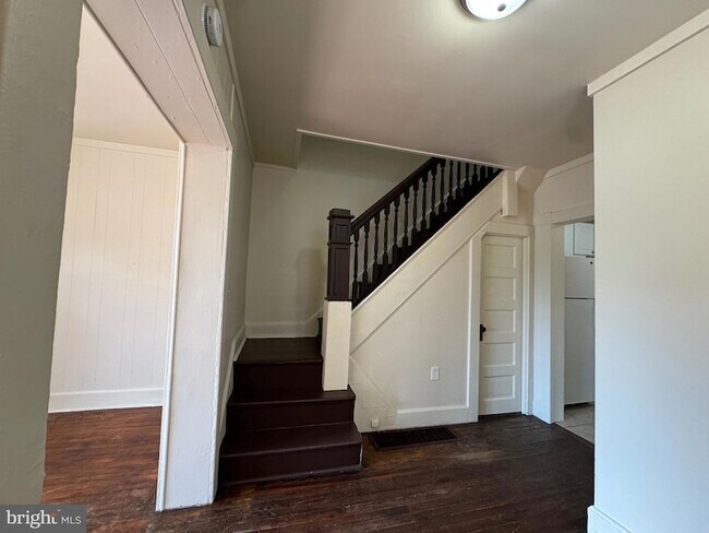 Building Photo - 206 Pear St