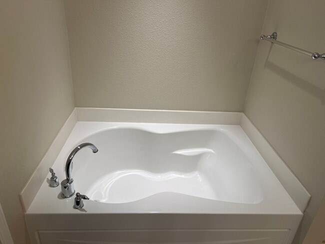 Building Photo - Lovely 3BR Ranch-Style Home in Sun City-Available 12/22/25