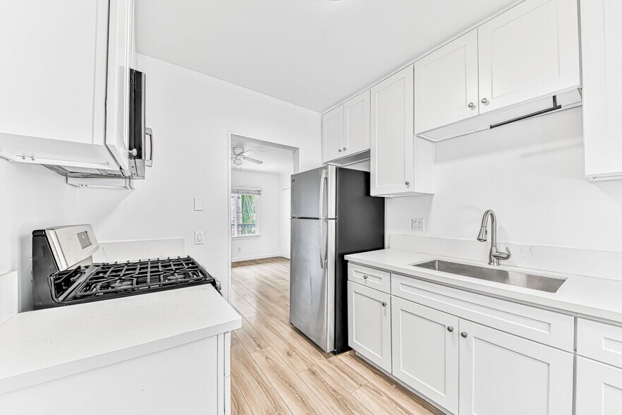 Building Photo - 636 Linden Ave