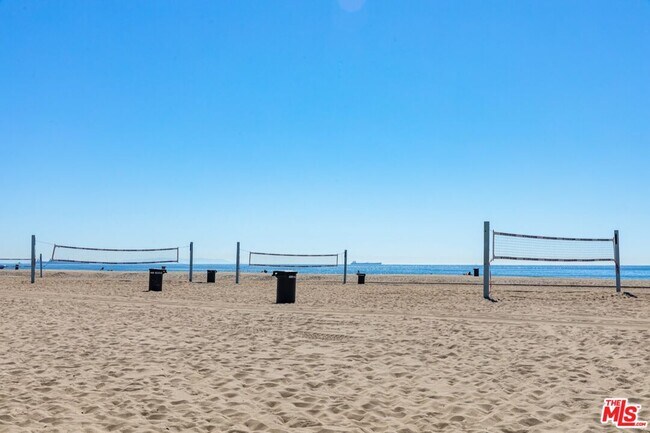 Building Photo - 122 Montreal St