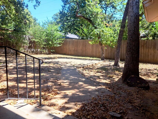 Building Photo - 56041 Glenwick Ln