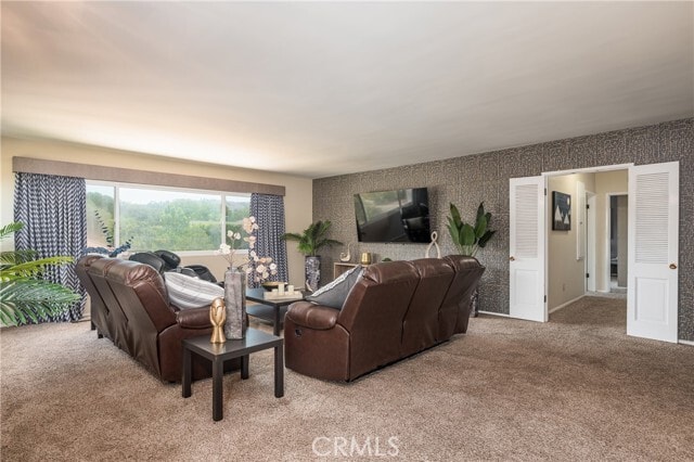 Building Photo - 2328 E Vine Ave