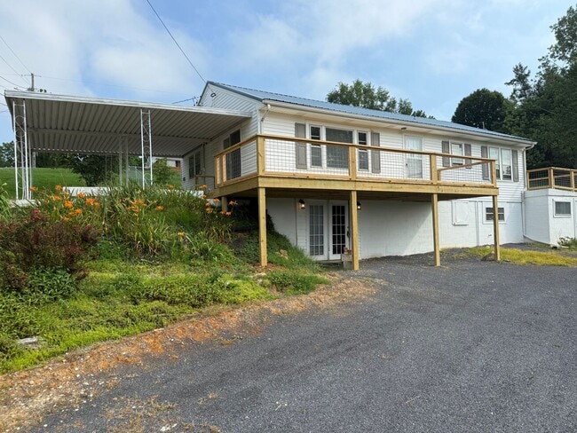 Building Photo - 3 Bedroom 2 Bathroom Home in Greeneville, TN