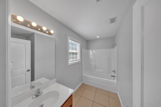 Building Photo - 5086 Greyfield Pl N