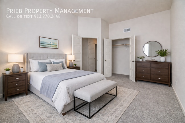 Building Photo - 3256 N 103rd Pl