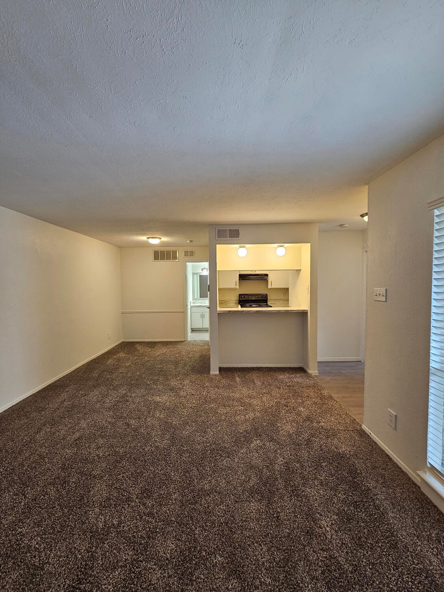 Building Photo - 8225 Calmont Ave