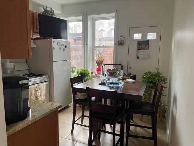 Building Photo - 103 Shurtleff St