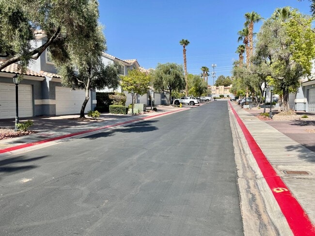 Building Photo - Hidden Gem in Gated Community - Summerlin