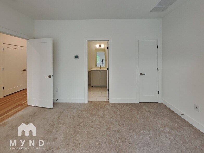 Building Photo - 1541 Millwood Pl