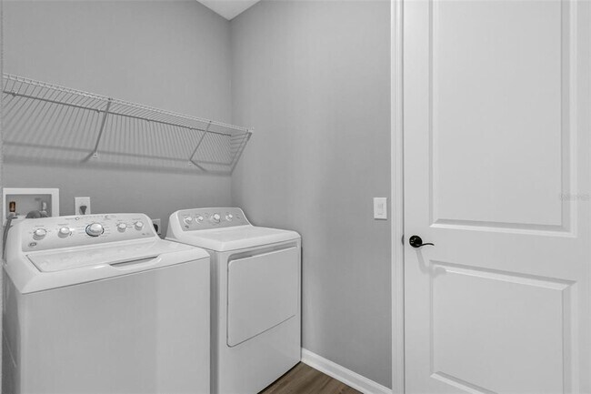 Building Photo - 819 Ballantyne Dr
