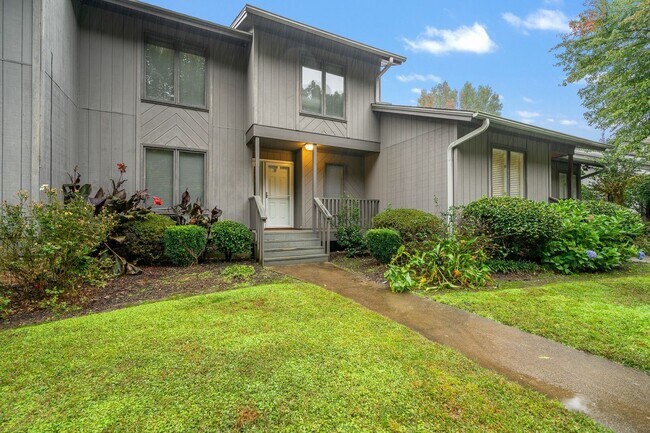 Building Photo - 3 Bedroom, 2.5 Bath Condo on the Pebble Creek Golf Course