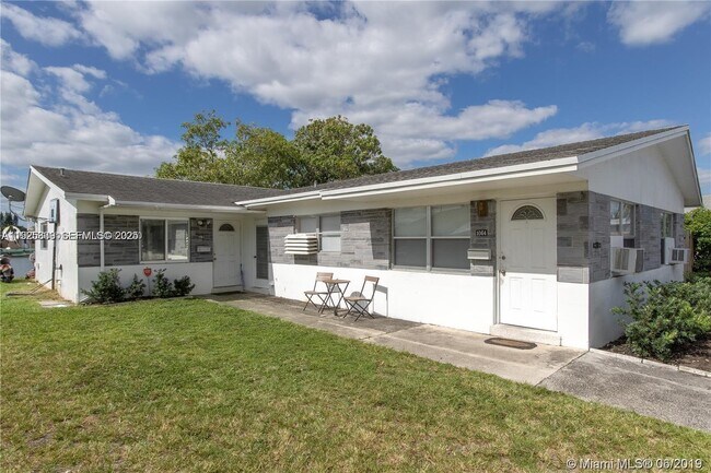 Building Photo - 1064 SW 2nd St