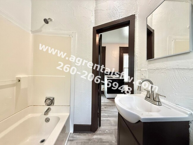 Building Photo - 3 Bedroom House - Section 8 OK!