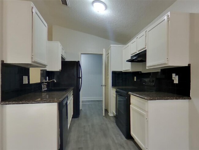 Building Photo - 1201 Hilburn Ct