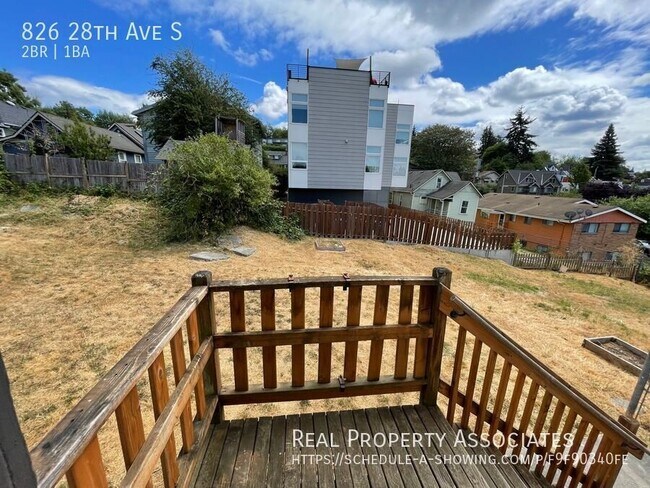 Building Photo - 826 28th Ave S