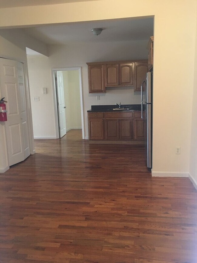 Building Photo - 342-344-344 Hawthorne Ave